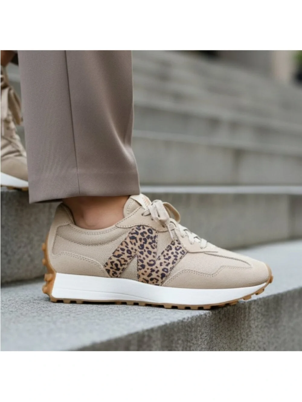 New Balance 327 Sneakers Women’s Size 6 Beige Leopard Print Retro Running - Picture 10 of 10